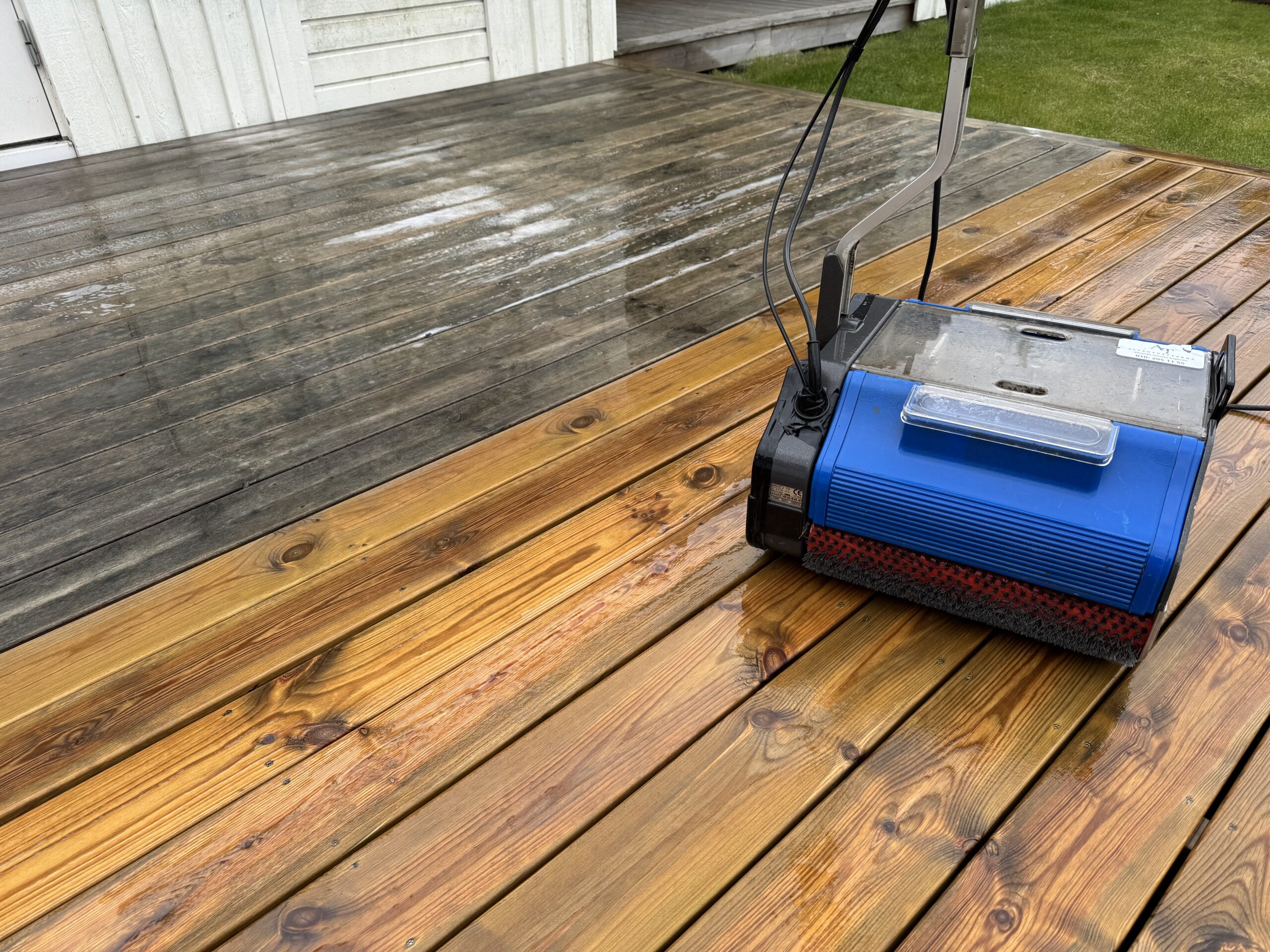 Professionell rengöring av trätrall med Duplex-maskin